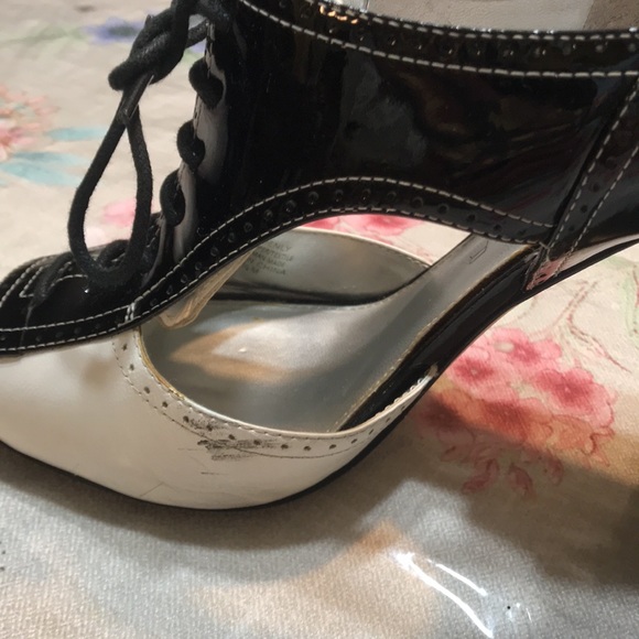 Marc Fisher Tuxedo peep toe heels size 8 - Picture 5 of 5